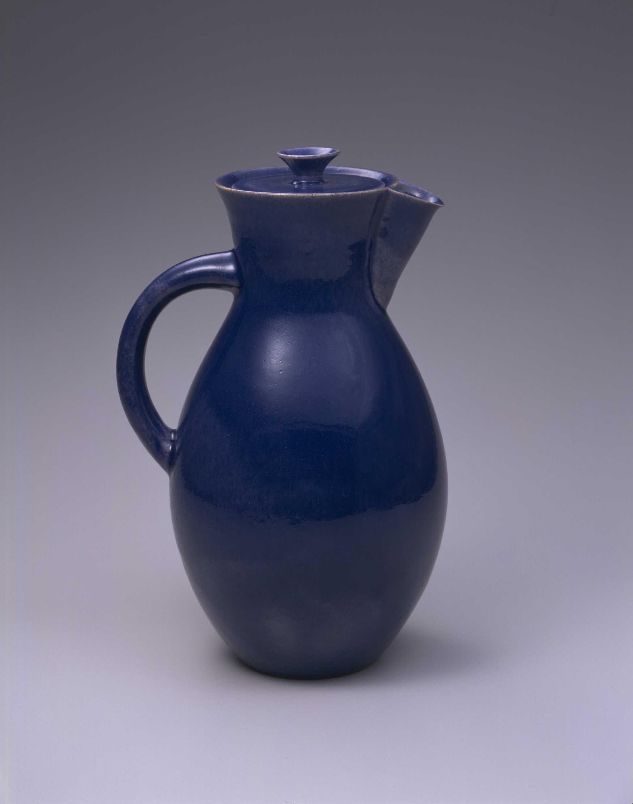 5.Otto Lindig, Cocoa Pot, 1923.jpg